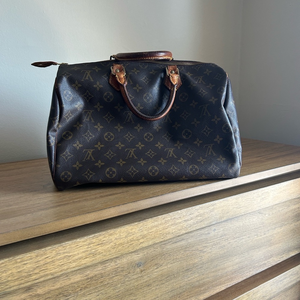 Louis Vuitton Monogram Canvas Speedy 40 Handbag